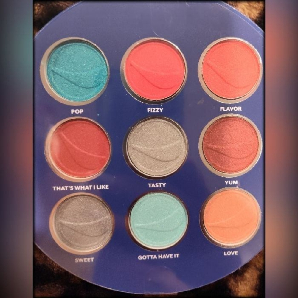 🥤 Pepsi Eyeshadow Palette Bundle 🥤 - Picture 4 of 8